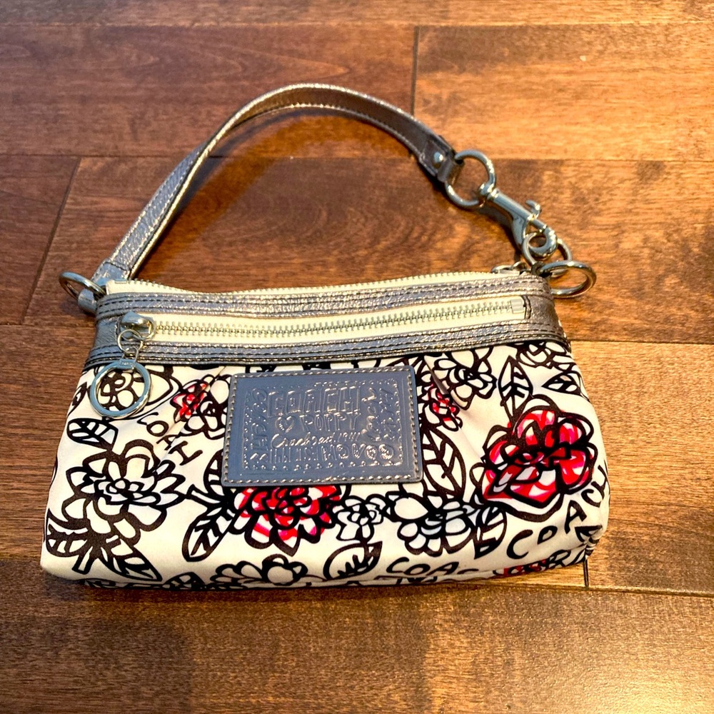 Coach corner zip wristlet, excellent condition